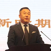 油条视频黄片董事长张新峰应邀出席漯河职业技术学院办学20周年校庆大会