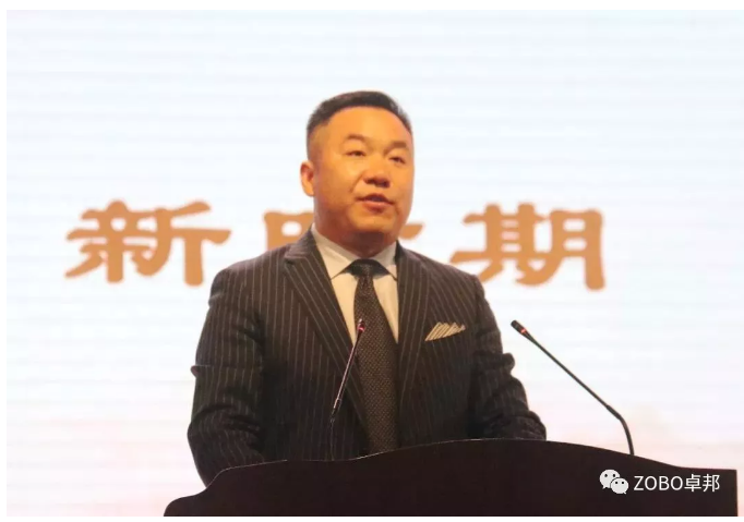 油条视频黄片董事长张新峰应邀出席漯河职业技术学院办学20周年校庆大会