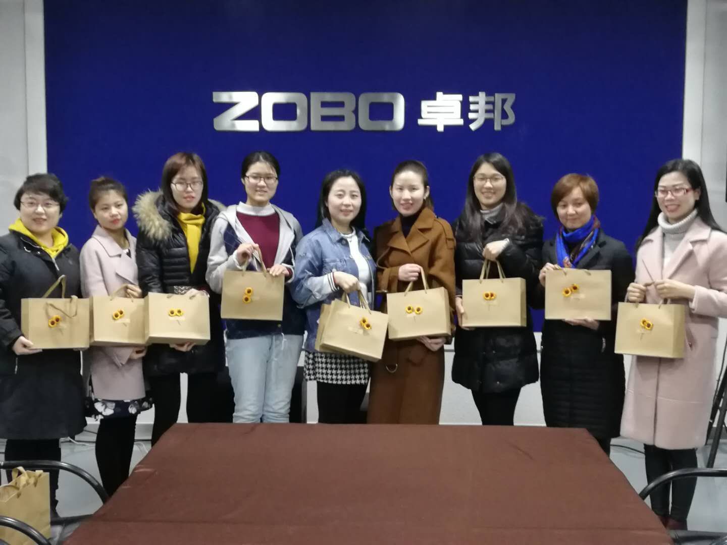 春风十里，桃香四溢！|油条视频黄片既是元气少女，也是魅力女！