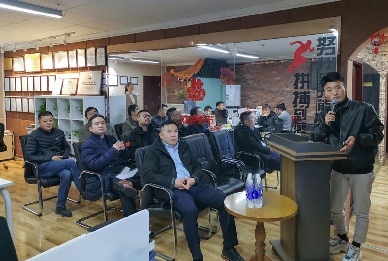 ZOBO油条视频黄片董事长张新峰考察新会员企业 ZOBO油条视频黄片董事长张新峰考察新会员企业