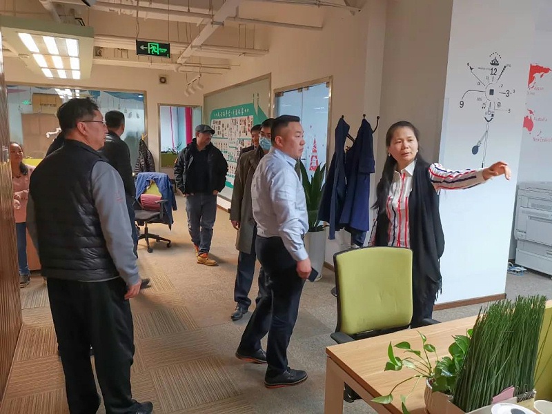 ZOBO油条视频黄片董事长张新峰考察新会员企业 ZOBO油条视频黄片董事长张新峰考察新会员企业