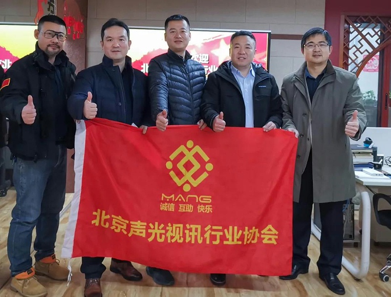 ZOBO油条视频黄片董事长张新峰考察新会员企业 ZOBO油条视频黄片董事长张新峰考察新会员企业