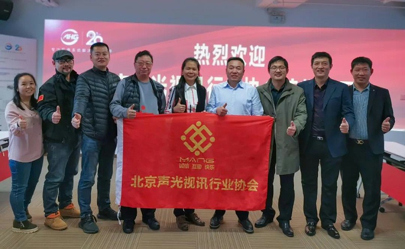 ZOBO油条视频黄片董事长张新峰考察新会员企业 ZOBO油条视频黄片董事长张新峰考察新会员企业
